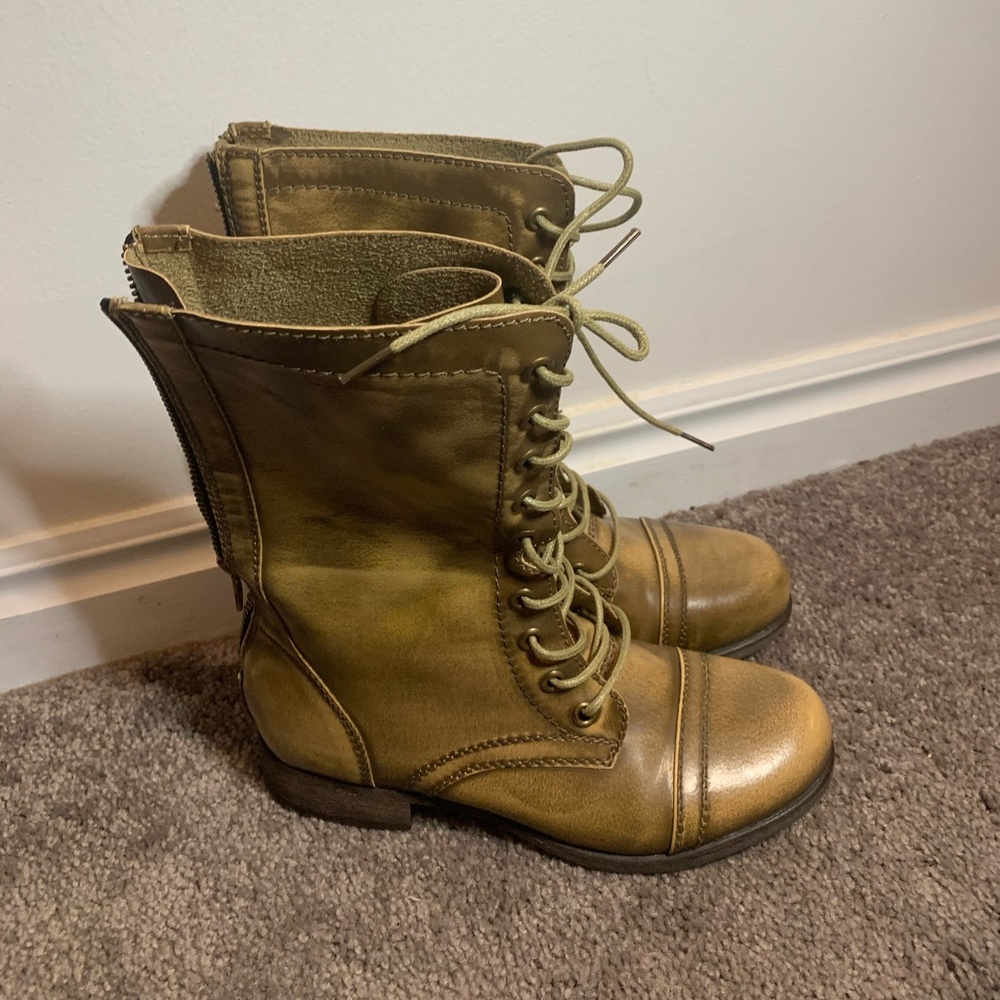 Women’s size 5.5 combat boot